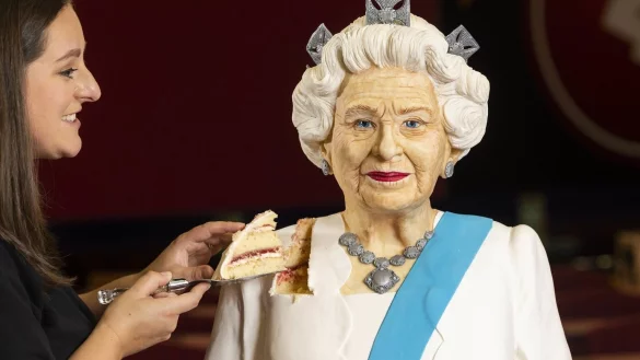 Queen-Torte - &copy; Foto: Fabio De Paola/PA Wire/dpa