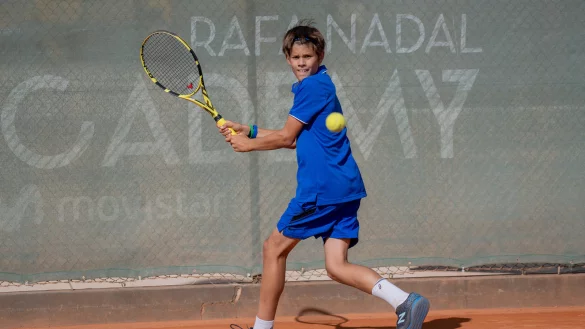 Training auf der Anlage in Manacor auf Mallorca: Hendrik Hansen aus Hiddesen lebt in der Rafa-Nadal-Tennis-Academy. - &copy; Rafa Nadal Academy by Movistar