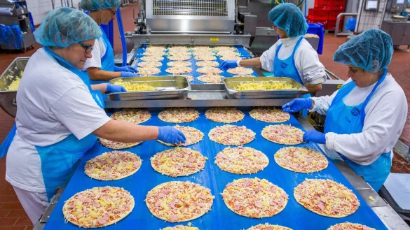 Die Deutschen essen deutlich mehr Tiefk&uuml;hlpizza als 2015. - &copy; dpa