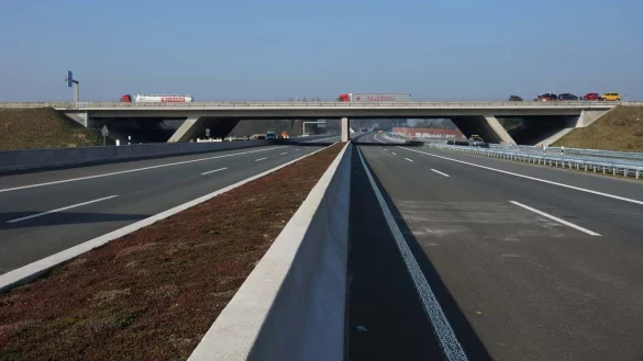 Bahn frei: Die A33 zwischen Bielefeld und Steinhagen wird er&ouml;ffnet. - &copy; Stra&szlig;en NRW