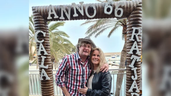 Jürgen Ortmann hat seinem Traum von einer Kneipe auf Mallorca verwirklicht und hofft, dass seine Frau Nicole (Foto) bald nachzieht. - © Jürgen Ortmann