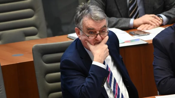 NRW-Innenminister Herbert Reul (CDU) l&auml;sst Personalmangel als Erkl&auml;rung f&uuml;r die Datenpanne nicht gelten. - &copy; Henning Kaiser/dpa