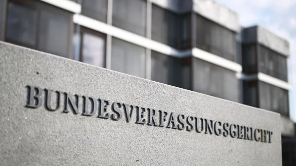 Das Bundesverfassungsgericht hat jetzt entschieden, dass Berlin den Gro&szlig;teil seiner Beamten zu schlecht bezahlt hat. Das d&uuml;rfte auch Folgen f&uuml;r NRW haben, meint unser Autor. - &copy; Uli Deck/dpa