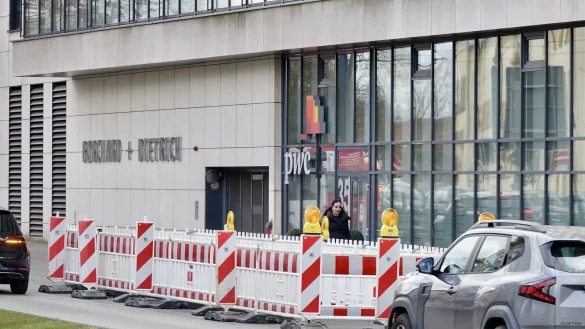 Sperrung der Kreuzstraße auf Höhe Borchard & Dietrich - © Peter Unger