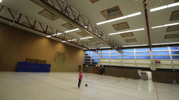 Die gro&szlig;e Sporthalle in Hohenhausen. - &copy; Jens Rademacher