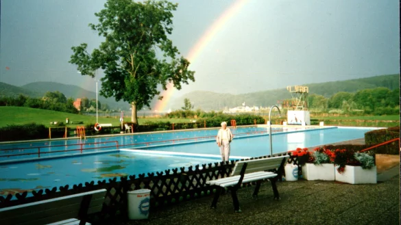 So sah das Freibad in Schieder in den 90er-Jahren aus. - © Fotorechte: Rolf Stanislawski