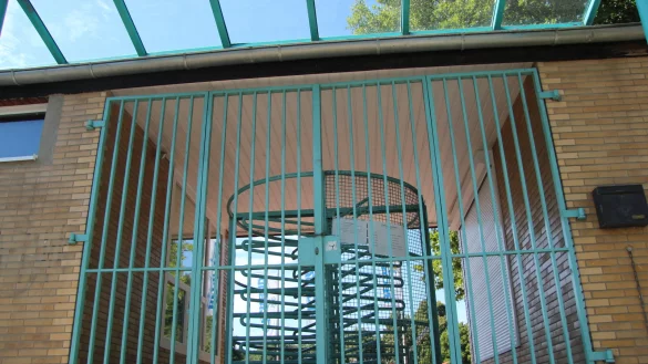 Auf dem Parkplatz des Bega-Bades in Bad Salzuflen kam es zu einer gr&ouml;&szlig;eren Schl&auml;gerei. - &copy; Carolin Brokmann