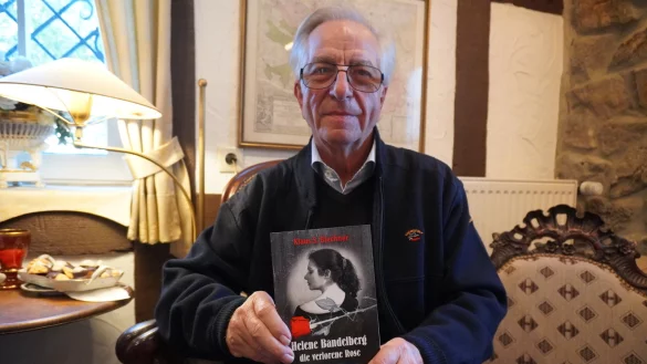 Klaus S. Blechner begibt sich mit seinem Roman "Helene Bandelberg - die verlorene Rose" auf die Spuren seiner Tante, die in einer "NS-Irrenanstalt" im Lemgo schlimmes Leid erfahren musste. - &copy; Michaela Wei&szlig;e(LZ)