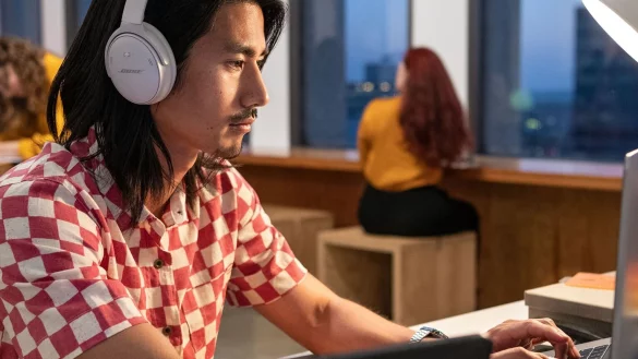 Bose-Kopfh&ouml;rer mit Active Noice Cancelling (ANC) - &copy; Foto: Bose/dpa-tmn