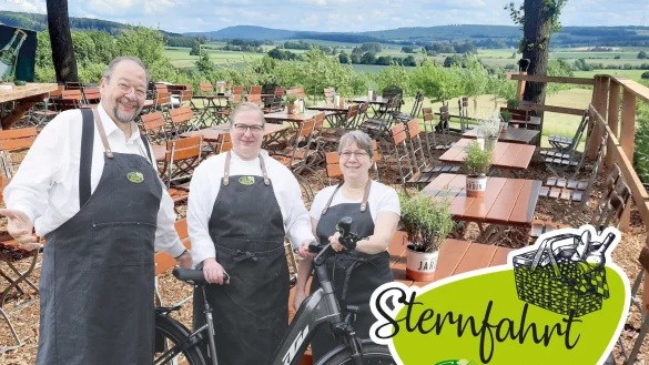 Laden ein zur Sternfahrt: (von links) Norbert Lange, Anja Limberg und Annette Reinking (rechts) von den Lippischen Land-Wirten freuen sich auf auf zahlreiche Gäste am 27. Juli. - © Andreas Barnekow