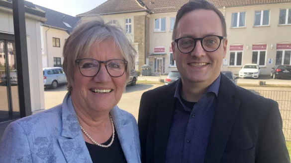 Heike G&ouml;rder tritt f&uuml;r die "Unabh&auml;ngigen Kreistagsmitglieder" (UKTM) als Landratskandidatin an. Gemeisam mit Hennig Welslau bildet sie auch den Vorstand der UKTM. - &copy; Martin Hostert