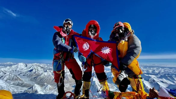 Acht Bergsteiger aus einer Familie auf dem Mount Everest - &copy; Foto: Grace Best/Nima Lhamu Sherpa/dpa