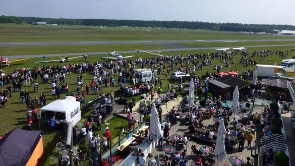 Segelflugplatz Oerlinghausen. - &copy; emailgateway