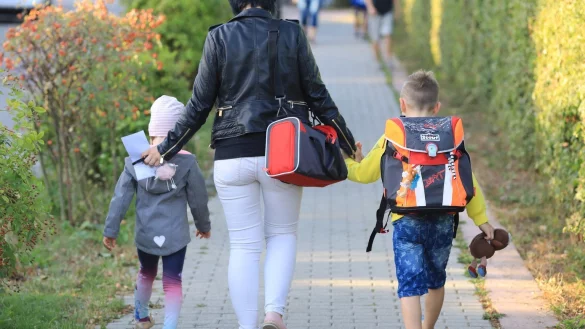 Auf dem Weg zur Schule - &copy; Foto: Peter Gercke