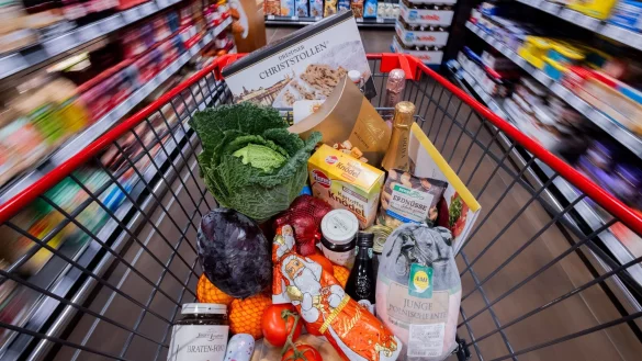 2024 mussten Verbraucherinnen und Verbraucher für viele Produkte mehr Geld bezahlen. - © Rolf Vennenbernd/dpa