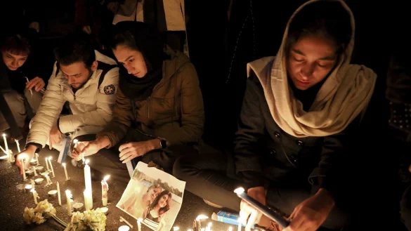 Mahnwache - &copy; Foto: Ebrahim Noroozi/AP/dpa