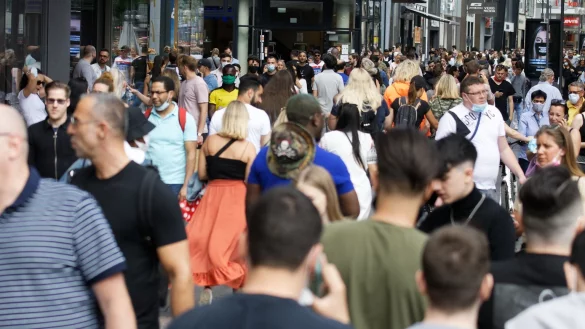 Menschenmenge - &copy; Foto: Henning Kaiser/dpa