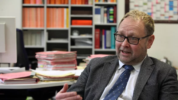 Im Gespräch mit Oberstaatsanwalt Ralf Vetter in Detmold. - © Bernhard Preuss