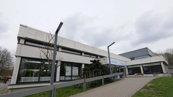 Das Bad Meinberger Badehaus schreibt rote Zahlen und ist insolvent. Stadtverwaltung und Politik &uuml;berlegen, wie sie damit umgehen. Klar ist: Ein j&auml;hrliches Defizit von einer halben Million Euro w&auml;re nicht zu stemmen. - &copy; Jost Wolf