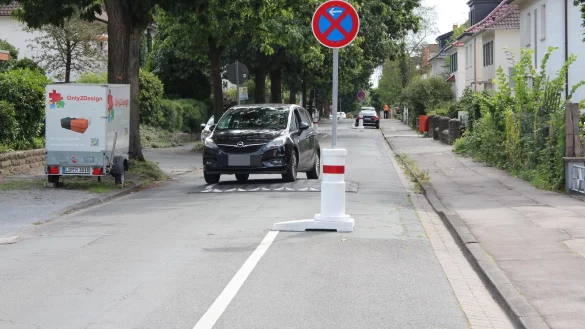 Seit Anfang des Jahres l&auml;uft in der Hermannstra&szlig;e der Versuch zur Verkehrsberuhigung mit verschiedenen Ma&szlig;nahmen. &nbsp; - &copy; Cordula Gr&ouml;ne
