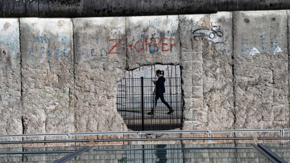 Berliner Mauer - &copy; Foto: Paul Zinken/dpa-Zentralbild/dpa