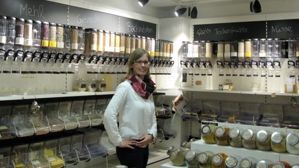 Bio-Verk&auml;uferin Meike Schulzig - &copy; Foto: Kristin Kruthaup/dpa-tmn