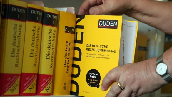 Der neue Duden - &copy; Foto: Wolfgang Kumm/dpa
