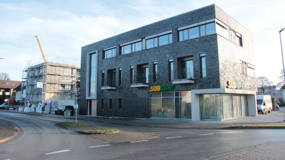 Von au&szlig;en wirkt das Geb&auml;ude, in das unter anderem der Subway einzieht, bereits recht fertig. Noch Ende Januar k&ouml;nnte das Schnellrestaurant Er&ouml;ffnung feiern. - &copy; Carolin Brokmann-F&ouml;rster