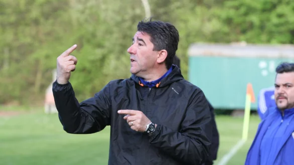 Verantwortliche beim SC Bad Salzuflen: Trainer Miron Tadic (vorne) und Manager "Sladi" Vucetic. - © Sebastian Lucas