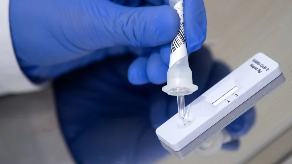 Corona-Schnelltest - &copy; Foto: Sven Hoppe/dpa/dpa-tmn