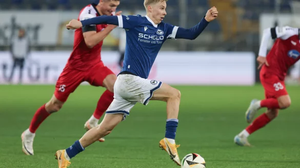 Sam Schreck beackerte das Arminia-Mittelfeld gegen Viktoria K&ouml;ln mit enormem Aufwand. - &copy; Oliver Krato