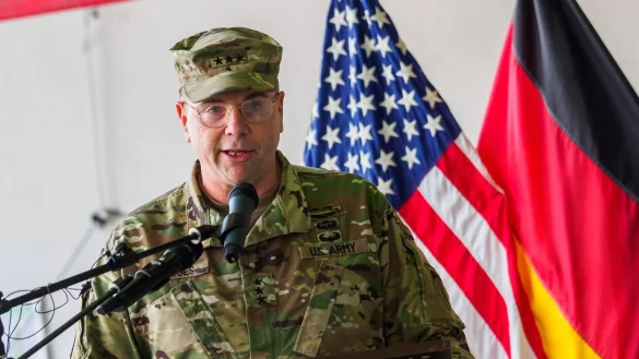 Ben Hodges spricht in Illesheim - &copy; Foto: Nicolas Armer/dpa