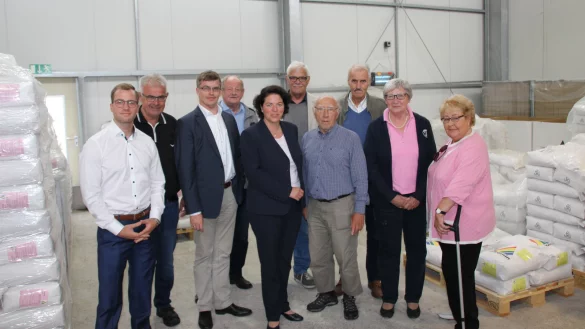 Firmenbesuch: (von links) Fritz-Henry Hilker, Uwe Pohl, Michael Biermann, Eduard Meier, Kerstin Vieregge, Wolfgang Fieke, Friedrich Schnüll, Horst Symalla, Sabine Fieke und Sigrid Langemeier.
? - © Privat