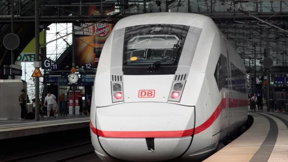 Bahn - &copy; Foto: Carsten Koall/dpa