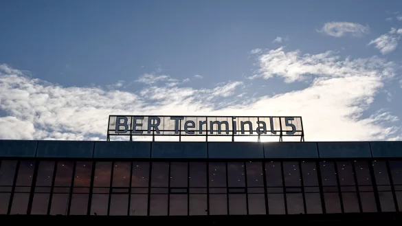 Terminal 5 am Flughafen BER - &copy; Foto: Britta Pedersen/dpa-Zentralbild/dpa
