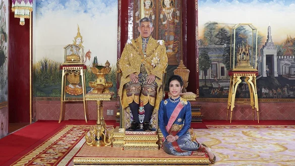 Thailands König begnadigt seine Geliebte - © Foto: Thailand Royal Office/AP/dpa