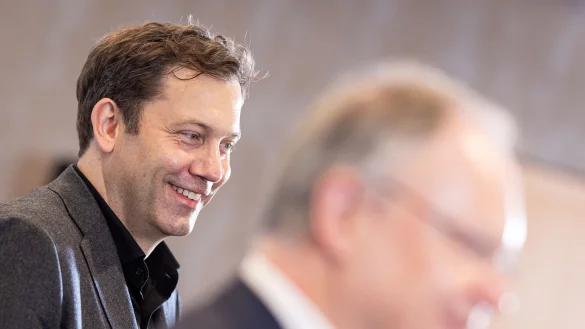 SPD-Chef Lars Klingbeil zeigt sich vor der Bundestagswahl kämpferisch. - © Moritz Frankenberg/dpa