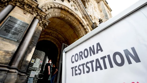 Teststation - &copy; Foto: Fabian Sommer/dpa