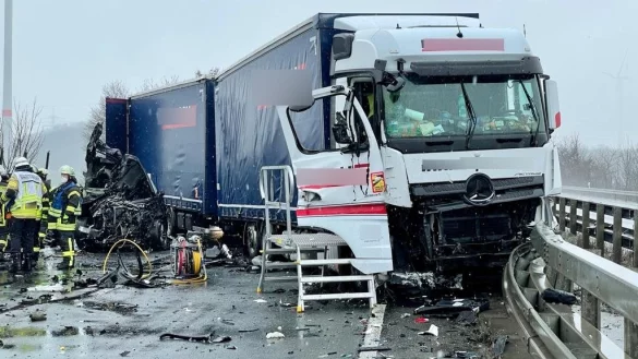 Auf der A 44 bei Lichtenau hat sich am Dienstag ein schwerer Unfall ereignet. - © Ralph Meyer