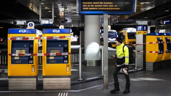Zugverkehr in den Niederlanden zusammengebrochen - &copy; Foto: RAMON VAN FLYMEN/ANP/dpa