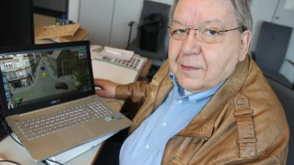 Eberhard Sandmüller hat die Straßenbahnlinie von Detmold nach Paderborn rekonstruiert. - © Sven Koch(LZ)