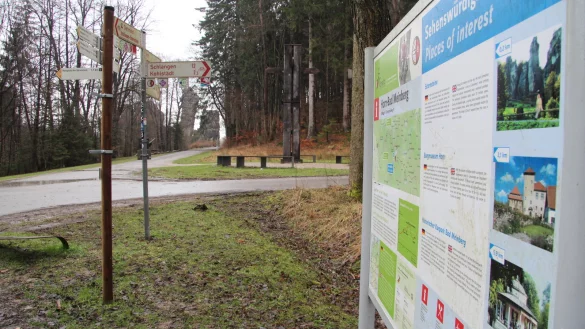 Ran an die Sehensw&uuml;rdigkeiten: Ein Wohnmobilhafen nahe an den Externsteinen - hier der Blick vom Wanderkreuz aus - w&auml;re sicher attraktiv f&uuml;r Wohnmobilisten. - &copy; Dieter Asbrock