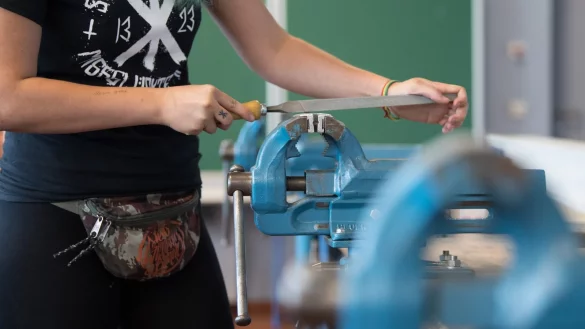 Viele Handwerksberufe brauchen dringend Nachwuchs. - © Sebastian Kahnert/ZB/dpa