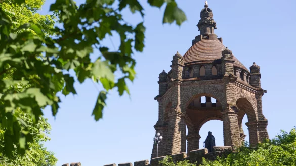 Monumental: Das zweitgr&ouml;&szlig;te Denkmal Deutschlands ist das Kaiser-Wilhelm-Denkmal in Porta Westfalica - &copy; oliver Krato
