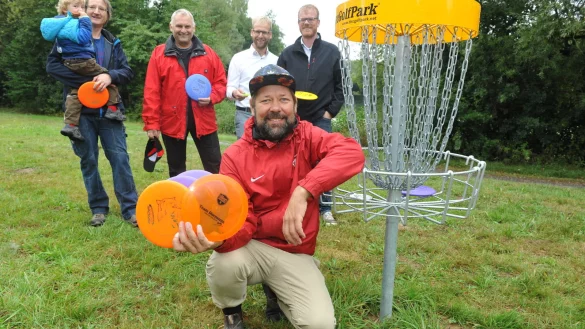 vorne: Vize Weltmeister Gregor Marter, hinten v.l. Luis, Matthias Winter (1. Vors. TSV), Andreas Hagemann (Geschäftsf. TSV), Borris Ortmeier (Leader Programm), Friso Veldink CDU. - © Nicole Ellerbrake