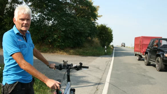 Gef&auml;hrliche Strecke: Herbert Stammeier aus Selbeck w&uuml;nscht sich einen Radweg-L&uuml;ckenschluss nach Gro&szlig;enmarpe. - &copy; Sylvia Frevert