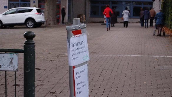 In der Oberschule in Bad Essen wurden am Sonntag vor einer Woche weitere Kontaktpersonen getestet. - &copy; Sandra Spieker