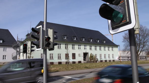 Der Block 44 an der Richthofenstra&szlig;e steht seit vielen Jahren leer. Mittlerweile befindet er sich im Eigentum der Stadt, die ihn f&uuml;r Wohnzwecke umbauen m&ouml;chte. - &copy; Bernhard Preuss