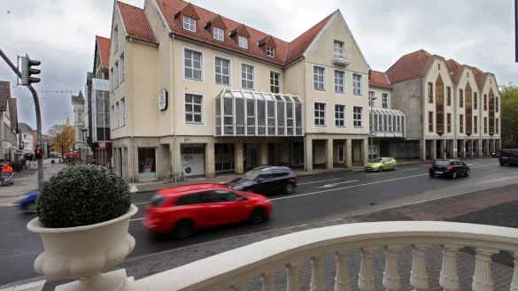 Weiterhin leer: Die Galerie „Hornsches Tor“ an der Langen Straße soll neu entwickelt werden. Ob sie dazu umgebaut oder abgerissen wird, hängt vom Investor und dessen Konzept ab. - © Bernhard Preuss