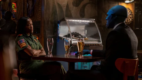 Angela Aber (Sister Night) und Dr. Manhatta. - Sky/&copy; 2019 Home Box Office, Inc. All rights reserved. HBO&reg; and related channels and service marks are the property of Home Box Office, Inc.